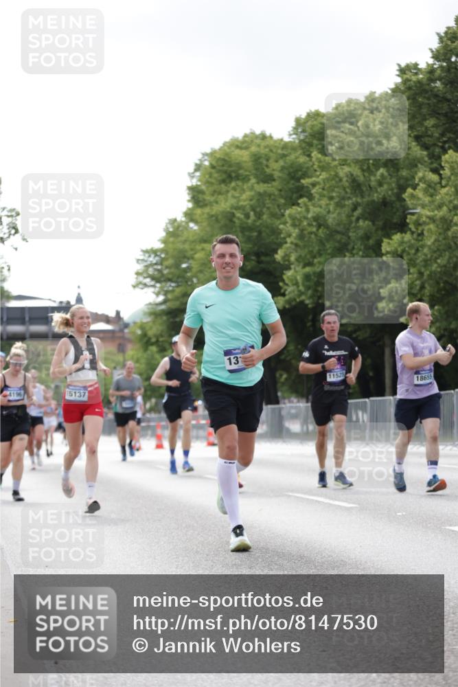 29.06.2025 - hella hamburg halbmarathon Jannik Wohlers http://msf.ph/oto/8147530 29.06.2025 10:11:37 Lombardsbrücke 1062, 1790, 5379, 9191, 10042, 10409, 11525, 11537, 11581, 11917, 13171, 13542, 13958, 14060, 14196, 15137, 16976, 17774, 18261, 18395, 18429, 18655 meine-sportfotos.de