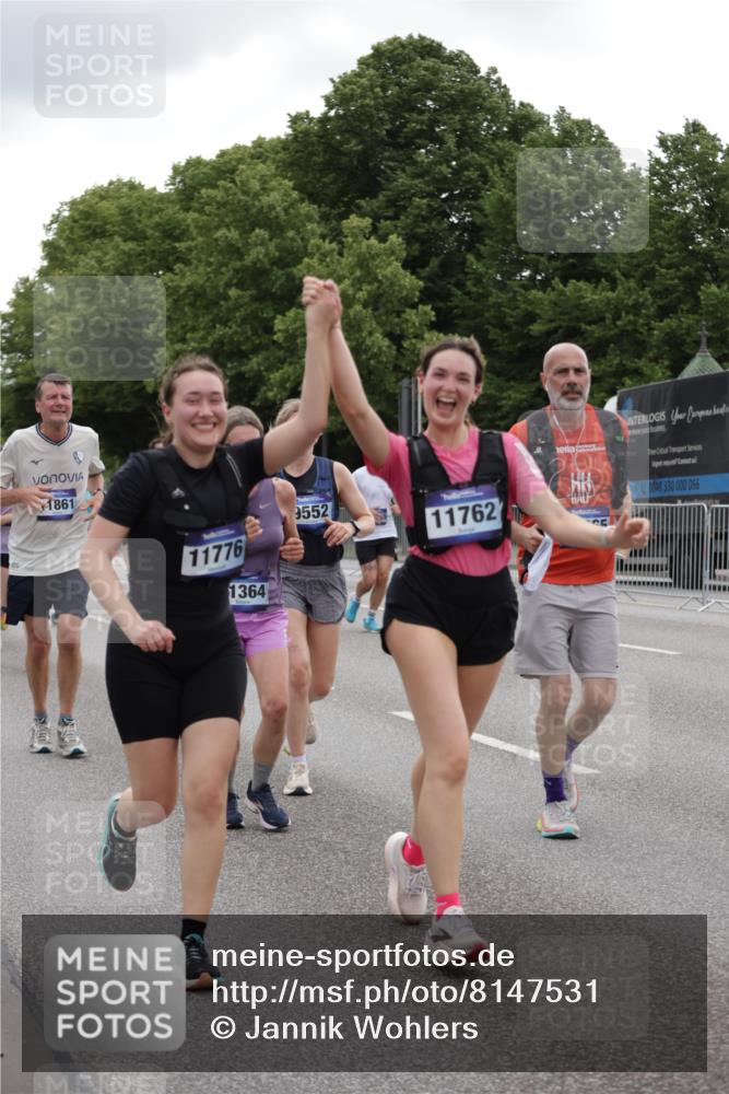 29.06.2025 - hella hamburg halbmarathon Jannik Wohlers http://msf.ph/oto/8147531 29.06.2025 10:48:25 Lombardsbrücke 1167, 1584, 2160, 2437, 2438, 2716, 2792, 3215, 5010, 5479, 5480, 6015, 6437, 6566, 7062, 7203, 7947, 7948, 8719, 9552, 10204, 10366, 10524, 10654, 10656, 11364, 11365, 11690, 11762, 11776, 11861, 13507, 13549, 13775, 13845, 14382, 15100, 15833, 16042, 16525, 16701, 16974, 17046, 18016, 18282, 18496, 19024, 19083, 19135 meine-sportfotos.de
