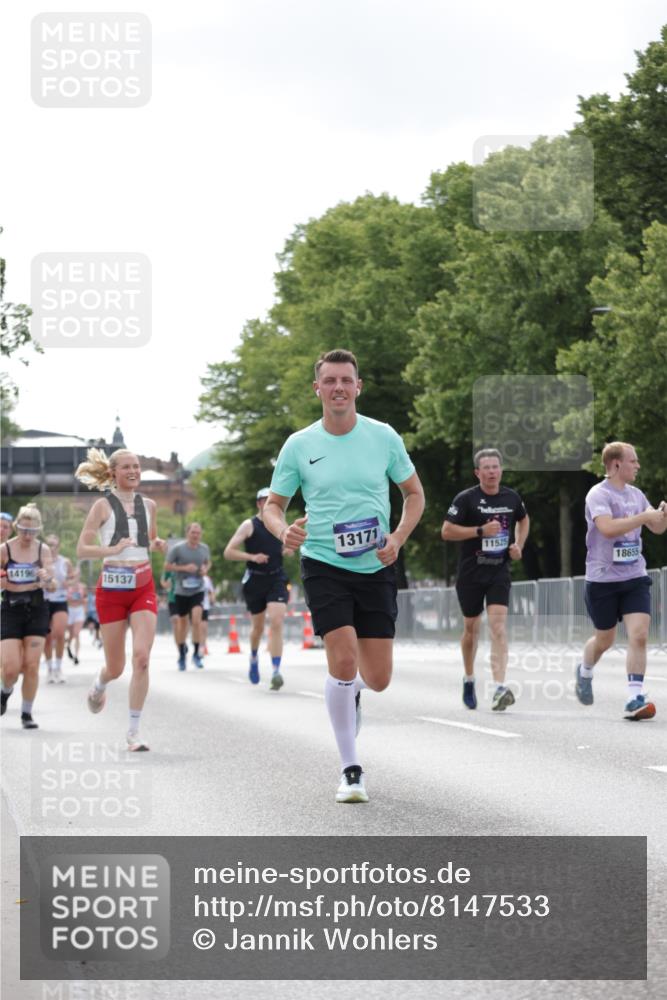 29.06.2025 - hella hamburg halbmarathon Jannik Wohlers http://msf.ph/oto/8147533 29.06.2025 10:11:37 Lombardsbrücke 1062, 1790, 5379, 9191, 10042, 10409, 11525, 11537, 11581, 11917, 13171, 13542, 13958, 14060, 14196, 15137, 16976, 17774, 18261, 18395, 18429, 18655 meine-sportfotos.de