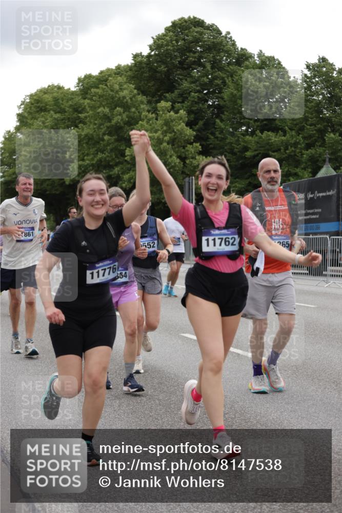 29.06.2025 - hella hamburg halbmarathon Jannik Wohlers http://msf.ph/oto/8147538 29.06.2025 10:48:25 Lombardsbrücke 1167, 1584, 2160, 2437, 2438, 2716, 2792, 3215, 5010, 5479, 5480, 6015, 6437, 6566, 7062, 7203, 7947, 7948, 8719, 9552, 10204, 10366, 10524, 10654, 10656, 11364, 11365, 11690, 11762, 11776, 11861, 13507, 13549, 13775, 13845, 14382, 15100, 15833, 16042, 16525, 16701, 16974, 17046, 18016, 18282, 18496, 19024, 19083, 19135 meine-sportfotos.de