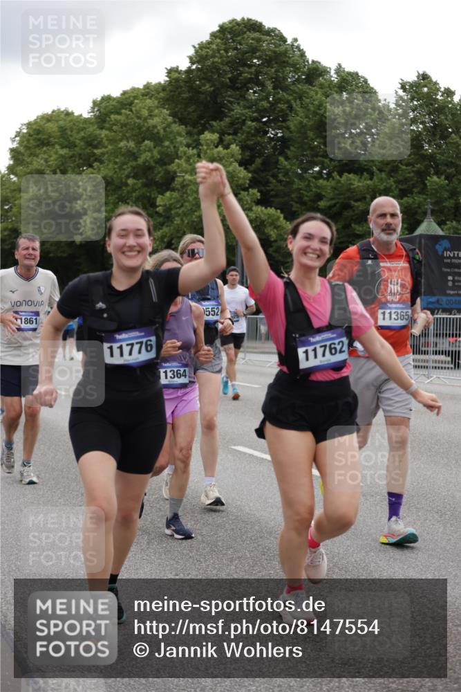 29.06.2025 - hella hamburg halbmarathon Jannik Wohlers http://msf.ph/oto/8147554 29.06.2025 10:48:25 Lombardsbrücke 1167, 1584, 2160, 2437, 2438, 2716, 2792, 3215, 5010, 5479, 5480, 6015, 6437, 6566, 7062, 7203, 7947, 7948, 8719, 9552, 10204, 10366, 10524, 10654, 10656, 11364, 11365, 11690, 11762, 11776, 11861, 13507, 13549, 13775, 13845, 14382, 15100, 15833, 16042, 16525, 16701, 16974, 17046, 18016, 18282, 18496, 19024, 19083, 19135 meine-sportfotos.de
