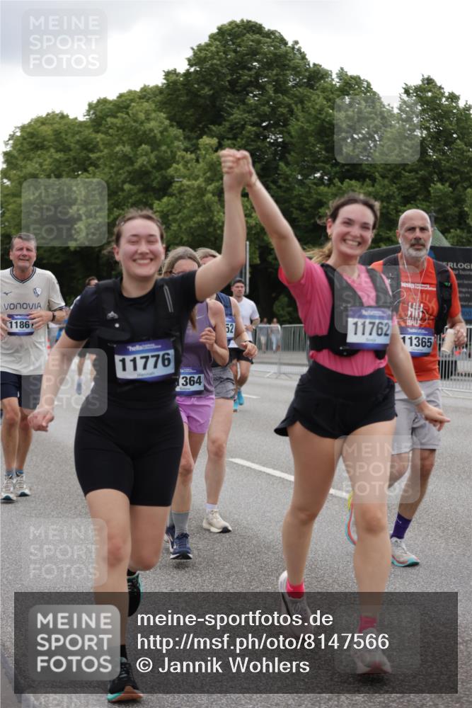 29.06.2025 - hella hamburg halbmarathon Jannik Wohlers http://msf.ph/oto/8147566 29.06.2025 10:48:25 Lombardsbrücke 1167, 1584, 2160, 2437, 2438, 2716, 2792, 3215, 5010, 5479, 5480, 6015, 6437, 6566, 7062, 7203, 7947, 7948, 8719, 9552, 10204, 10366, 10524, 10654, 10656, 11364, 11365, 11690, 11762, 11776, 11861, 13507, 13549, 13775, 13845, 14382, 15100, 15833, 16042, 16525, 16701, 16974, 17046, 18016, 18282, 18496, 19024, 19083, 19135 meine-sportfotos.de