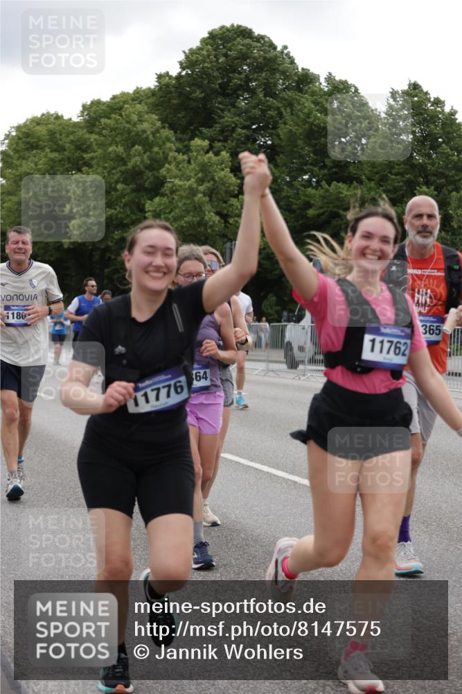 29.06.2025 - hella hamburg halbmarathon Jannik Wohlers http://msf.ph/oto/8147575 29.06.2025 10:48:26 Lombardsbrücke 1167, 2160, 2437, 2438, 2716, 2792, 3215, 5010, 5479, 5480, 6015, 6437, 6566, 7062, 7203, 7947, 7948, 9552, 10204, 10366, 10524, 10654, 10656, 11000, 11364, 11365, 11690, 11762, 11776, 11861, 11865, 12173, 12881, 12882, 13507, 13549, 13775, 13845, 14382, 15100, 15771, 15833, 16042, 16525, 16701, 16974, 17046, 17693, 18016, 18496, 19024, 19083, 19135 meine-sportfotos.de