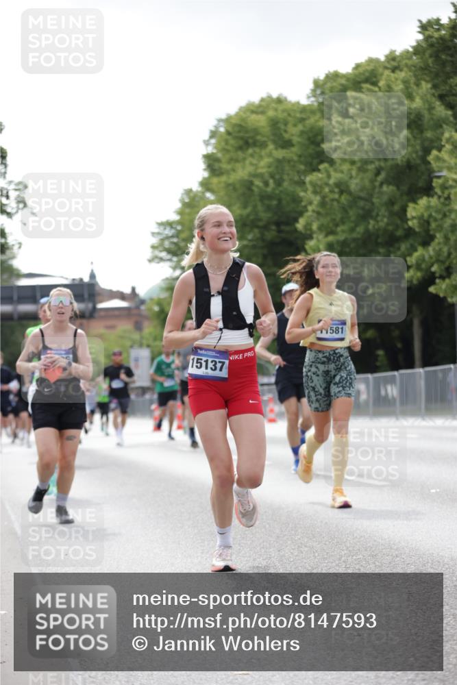 29.06.2025 - hella hamburg halbmarathon Jannik Wohlers http://msf.ph/oto/8147593 29.06.2025 10:11:39 Lombardsbrücke 1062, 1790, 9191, 9705, 10042, 10409, 11525, 11537, 11581, 11917, 13171, 13542, 13958, 14060, 14196, 15137, 16976, 18261, 18395, 18429, 18655 meine-sportfotos.de