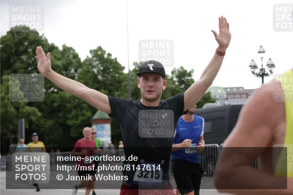 29.06.2025 - hella hamburg halbmarathon Jannik Wohlers http://msf.ph/oto/8147614 29.06.2025 10:48:31 Lombardsbrücke 2160, 2437, 2438, 2792, 3215, 3253, 5010, 5479, 5480, 5551, 6015, 6437, 6566, 7062, 7203, 9341, 9359, 9552, 10081, 10366, 10524, 10654, 10656, 11000, 11364, 11365, 11601, 11690, 11741, 11762, 11776, 11861, 11865, 12173, 12881, 12882, 13426, 13507, 13549, 13775, 14382, 14623, 15100, 15159, 15597, 15631, 15771, 15833, 16042, 16525, 16974, 17046, 17538, 17693, 18016 meine-sportfotos.de