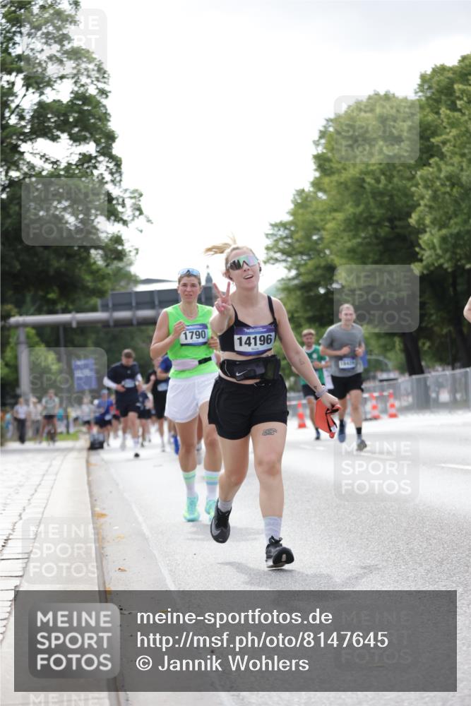 29.06.2025 - hella hamburg halbmarathon Jannik Wohlers http://msf.ph/oto/8147645 29.06.2025 10:11:40 Lombardsbrücke 1062, 1790, 7474, 9191, 9253, 9705, 10042, 10409, 11525, 11537, 11581, 11917, 13171, 13542, 13958, 14060, 14196, 14313, 15137, 16976, 18261, 18395, 18429, 18655 meine-sportfotos.de