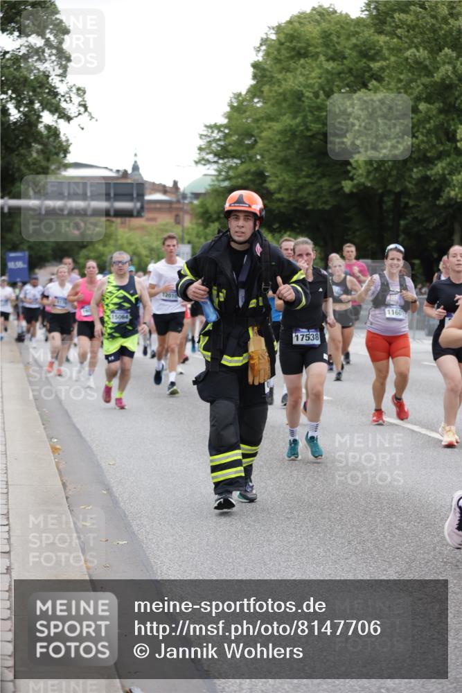 29.06.2025 - hella hamburg halbmarathon Jannik Wohlers http://msf.ph/oto/8147706 29.06.2025 10:48:38 Lombardsbrücke 2160, 2395, 2713, 2792, 3086, 3215, 3253, 4403, 5118, 5479, 5480, 5551, 6015, 6437, 6566, 6979, 7062, 9341, 9359, 10081, 11000, 11031, 11192, 11601, 11690, 11741, 11865, 12010, 12173, 12380, 12664, 12881, 12882, 13426, 13507, 13549, 13775, 14080, 14081, 14382, 14623, 15064, 15100, 15159, 15176, 15411, 15530, 15597, 15631, 15771, 16012, 16525, 17046, 17538, 17693, 18016 meine-sportfotos.de