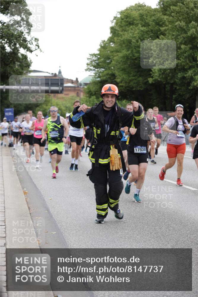 29.06.2025 - hella hamburg halbmarathon Jannik Wohlers http://msf.ph/oto/8147737 29.06.2025 10:48:38 Lombardsbrücke 2160, 2395, 2713, 2792, 3086, 3215, 3253, 4403, 5118, 5479, 5480, 5551, 6015, 6437, 6566, 6979, 7062, 9341, 9359, 10081, 11000, 11031, 11192, 11601, 11690, 11741, 11865, 12010, 12173, 12380, 12664, 12881, 12882, 13426, 13507, 13549, 13775, 14080, 14081, 14382, 14623, 15064, 15100, 15159, 15176, 15411, 15530, 15597, 15631, 15771, 16012, 16525, 17046, 17538, 17693, 18016 meine-sportfotos.de