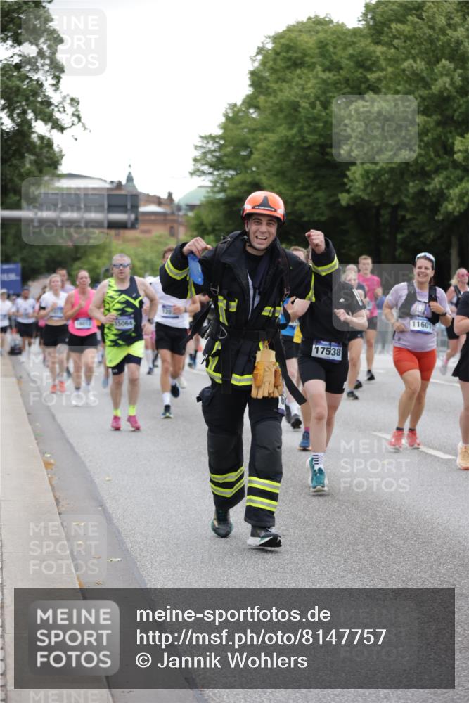 29.06.2025 - hella hamburg halbmarathon Jannik Wohlers http://msf.ph/oto/8147757 29.06.2025 10:48:38 Lombardsbrücke 2160, 2395, 2713, 2792, 3086, 3215, 3253, 4403, 5118, 5479, 5480, 5551, 6015, 6437, 6566, 6979, 7062, 9341, 9359, 10081, 11000, 11031, 11192, 11601, 11690, 11741, 11865, 12010, 12173, 12380, 12664, 12881, 12882, 13426, 13507, 13549, 13775, 14080, 14081, 14382, 14623, 15064, 15100, 15159, 15176, 15411, 15530, 15597, 15631, 15771, 16012, 16525, 17046, 17538, 17693, 18016 meine-sportfotos.de