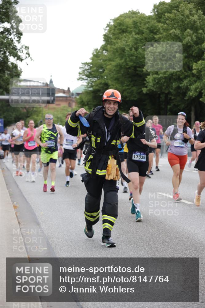 29.06.2025 - hella hamburg halbmarathon Jannik Wohlers http://msf.ph/oto/8147764 29.06.2025 10:48:38 Lombardsbrücke 2160, 2395, 2713, 2792, 3086, 3215, 3253, 4403, 5118, 5479, 5480, 5551, 6015, 6437, 6566, 6979, 7062, 9341, 9359, 10081, 11000, 11031, 11192, 11601, 11690, 11741, 11865, 12010, 12173, 12380, 12664, 12881, 12882, 13426, 13507, 13549, 13775, 14080, 14081, 14382, 14623, 15064, 15100, 15159, 15176, 15411, 15530, 15597, 15631, 15771, 16012, 16525, 17046, 17538, 17693, 18016 meine-sportfotos.de
