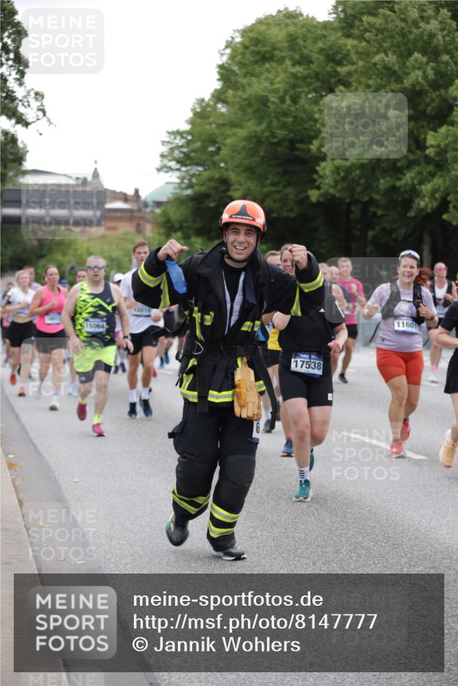 29.06.2025 - hella hamburg halbmarathon Jannik Wohlers http://msf.ph/oto/8147777 29.06.2025 10:48:38 Lombardsbrücke 2160, 2395, 2713, 2792, 3086, 3215, 3253, 4403, 5118, 5479, 5480, 5551, 6015, 6437, 6566, 6979, 7062, 9341, 9359, 10081, 11000, 11031, 11192, 11601, 11690, 11741, 11865, 12010, 12173, 12380, 12664, 12881, 12882, 13426, 13507, 13549, 13775, 14080, 14081, 14382, 14623, 15064, 15100, 15159, 15176, 15411, 15530, 15597, 15631, 15771, 16012, 16525, 17046, 17538, 17693, 18016 meine-sportfotos.de