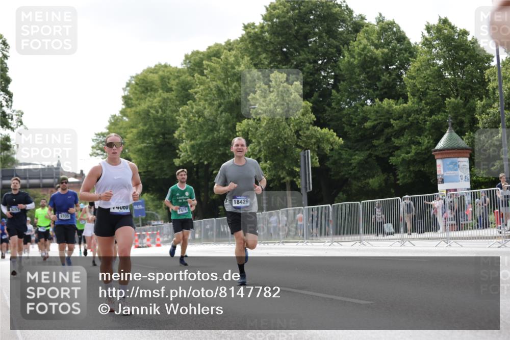 29.06.2025 - hella hamburg halbmarathon Jannik Wohlers http://msf.ph/oto/8147782 29.06.2025 10:11:43 Lombardsbrücke 1062, 1790, 2661, 7474, 9253, 9705, 10409, 11509, 11525, 11537, 11581, 13171, 13542, 14060, 14196, 14313, 15137, 16379, 16976, 18261, 18395, 18429, 18655 meine-sportfotos.de