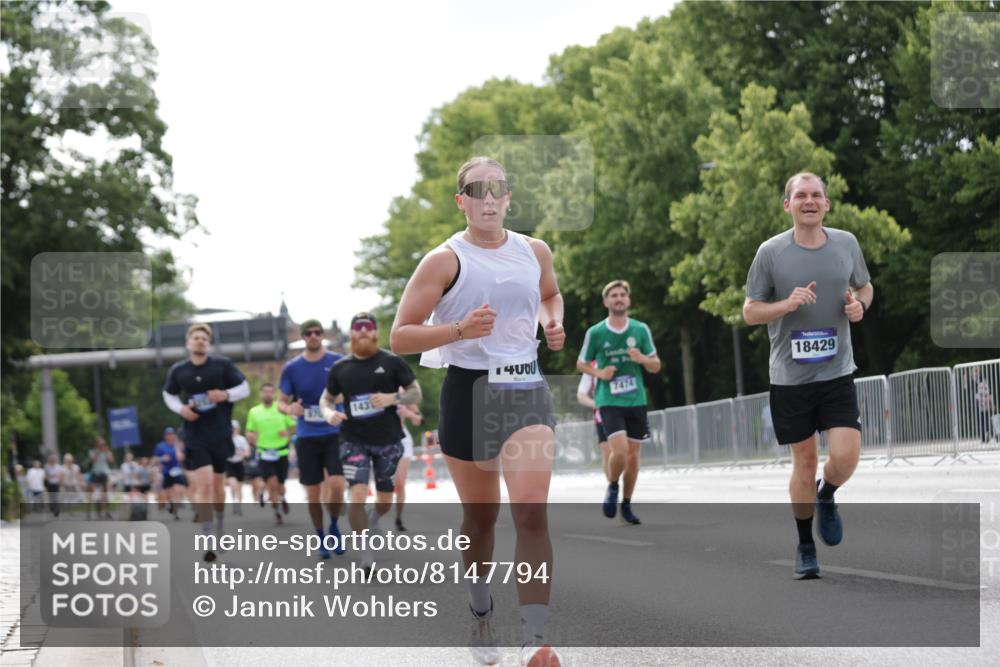 29.06.2025 - hella hamburg halbmarathon Jannik Wohlers http://msf.ph/oto/8147794 29.06.2025 10:11:44 Lombardsbrücke 1062, 1790, 2661, 3746, 7474, 9253, 9705, 10409, 11509, 11525, 11537, 11581, 13171, 13542, 14060, 14196, 14313, 15137, 16379, 16976, 18261, 18395, 18429, 18655 meine-sportfotos.de