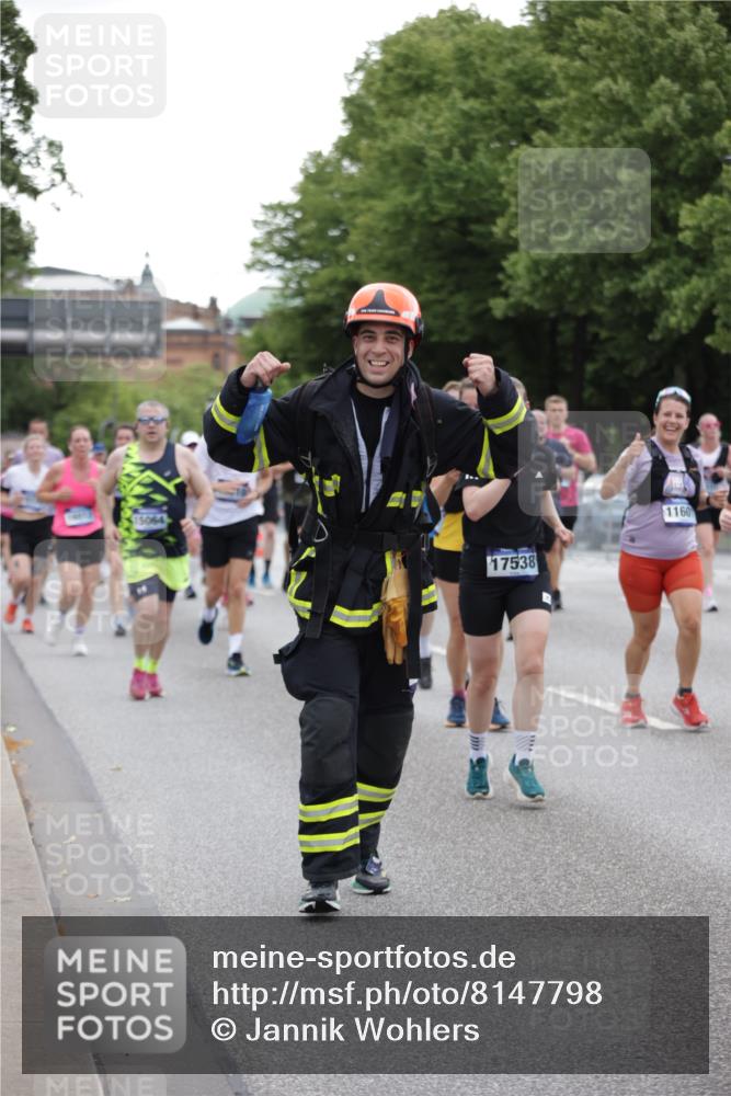 29.06.2025 - hella hamburg halbmarathon Jannik Wohlers http://msf.ph/oto/8147798 29.06.2025 10:48:38 Lombardsbrücke 2160, 2395, 2713, 2792, 3086, 3215, 3253, 4403, 5118, 5479, 5480, 5551, 6015, 6437, 6566, 6979, 7062, 9341, 9359, 10081, 11000, 11031, 11192, 11601, 11690, 11741, 11865, 12010, 12173, 12380, 12664, 12881, 12882, 13426, 13507, 13549, 13775, 14080, 14081, 14382, 14623, 15064, 15100, 15159, 15176, 15411, 15530, 15597, 15631, 15771, 16012, 16525, 17046, 17538, 17693, 18016 meine-sportfotos.de
