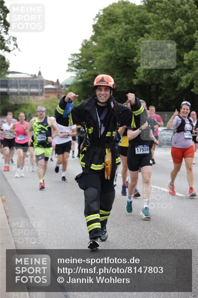 29.06.2025 - hella hamburg halbmarathon Jannik Wohlers http://msf.ph/oto/8147803 29.06.2025 10:48:38 Lombardsbrücke 2160, 2395, 2713, 2792, 3086, 3215, 3253, 4403, 5118, 5479, 5480, 5551, 6015, 6437, 6566, 6979, 7062, 9341, 9359, 10081, 11000, 11031, 11192, 11601, 11690, 11741, 11865, 12010, 12173, 12380, 12664, 12881, 12882, 13426, 13507, 13549, 13775, 14080, 14081, 14382, 14623, 15064, 15100, 15159, 15176, 15411, 15530, 15597, 15631, 15771, 16012, 16525, 17046, 17538, 17693, 18016 meine-sportfotos.de