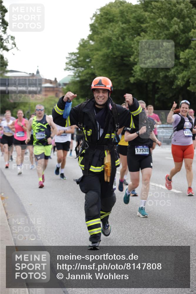29.06.2025 - hella hamburg halbmarathon Jannik Wohlers http://msf.ph/oto/8147808 29.06.2025 10:48:39 Lombardsbrücke 2160, 2395, 2713, 2792, 3086, 3215, 3253, 4403, 5118, 5479, 5480, 5551, 6015, 6437, 6566, 6979, 7062, 9341, 9359, 10081, 10782, 10785, 11000, 11031, 11192, 11601, 11690, 11741, 11865, 12010, 12173, 12380, 12664, 12881, 12882, 13426, 13507, 13549, 14080, 14081, 14382, 14623, 15064, 15100, 15159, 15176, 15411, 15530, 15597, 15631, 15771, 16012, 16525, 16759, 17046, 17287, 17538, 17693, 18016, 18453 meine-sportfotos.de