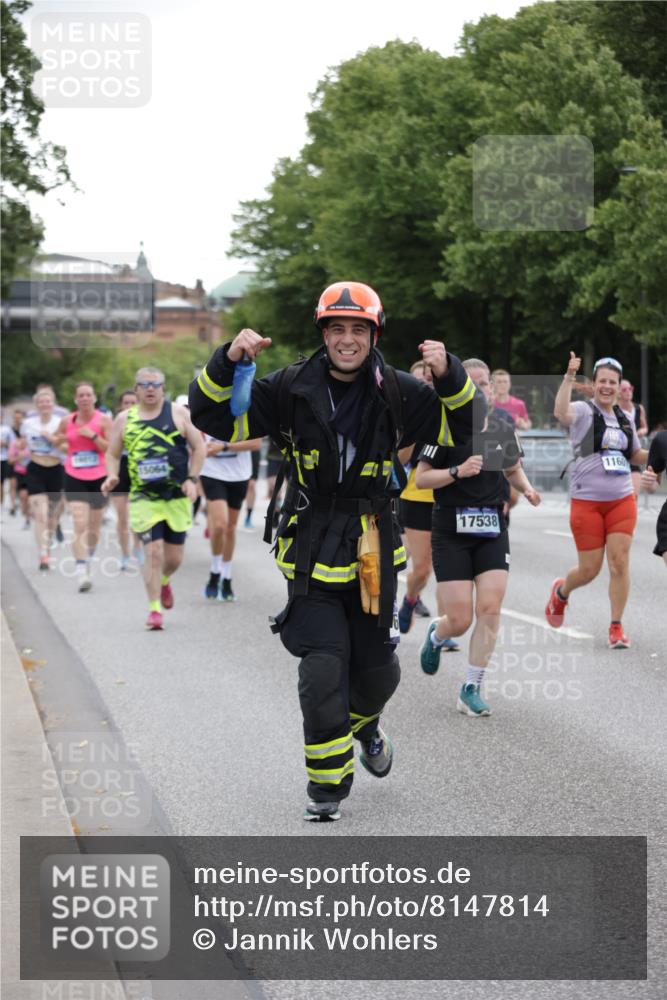 29.06.2025 - hella hamburg halbmarathon Jannik Wohlers http://msf.ph/oto/8147814 29.06.2025 10:48:39 Lombardsbrücke 2160, 2395, 2713, 2792, 3086, 3215, 3253, 4403, 5118, 5479, 5480, 5551, 6015, 6437, 6566, 6979, 7062, 9341, 9359, 10081, 10782, 10785, 11000, 11031, 11192, 11601, 11690, 11741, 11865, 12010, 12173, 12380, 12664, 12881, 12882, 13426, 13507, 13549, 14080, 14081, 14382, 14623, 15064, 15100, 15159, 15176, 15411, 15530, 15597, 15631, 15771, 16012, 16525, 16759, 17046, 17287, 17538, 17693, 18016, 18453 meine-sportfotos.de