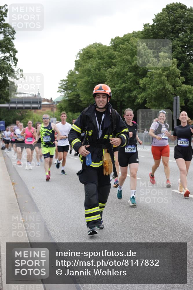 29.06.2025 - hella hamburg halbmarathon Jannik Wohlers http://msf.ph/oto/8147832 29.06.2025 10:48:39 Lombardsbrücke 2160, 2395, 2713, 2792, 3086, 3215, 3253, 4403, 5118, 5479, 5480, 5551, 6015, 6437, 6566, 6979, 7062, 9341, 9359, 10081, 10782, 10785, 11000, 11031, 11192, 11601, 11690, 11741, 11865, 12010, 12173, 12380, 12664, 12881, 12882, 13426, 13507, 13549, 14080, 14081, 14382, 14623, 15064, 15100, 15159, 15176, 15411, 15530, 15597, 15631, 15771, 16012, 16525, 16759, 17046, 17287, 17538, 17693, 18016, 18453 meine-sportfotos.de