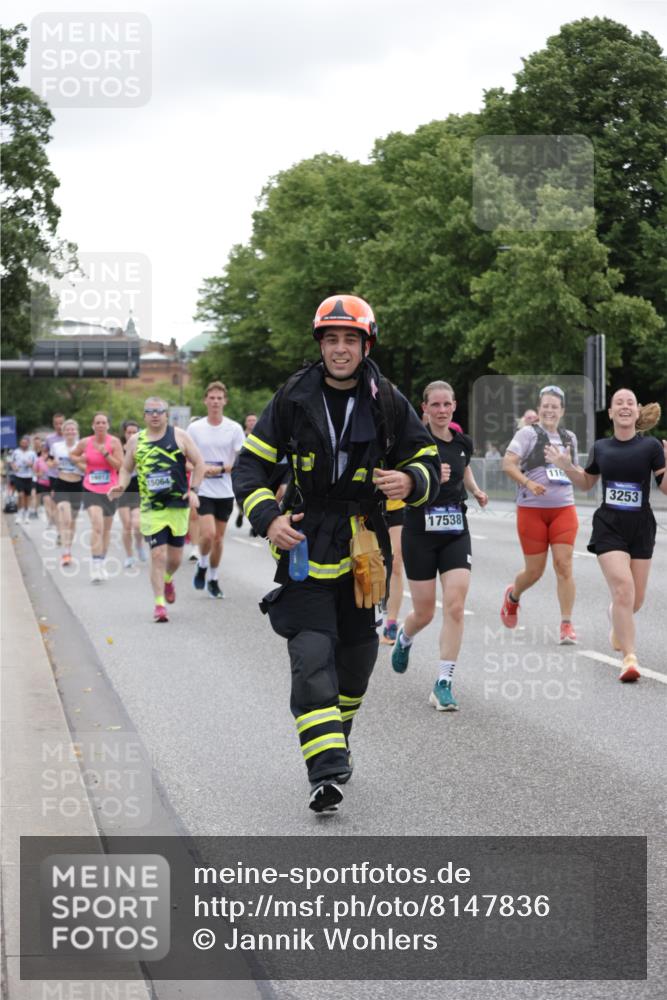 29.06.2025 - hella hamburg halbmarathon Jannik Wohlers http://msf.ph/oto/8147836 29.06.2025 10:48:39 Lombardsbrücke 2160, 2395, 2713, 2792, 3086, 3215, 3253, 4403, 5118, 5479, 5480, 5551, 6015, 6437, 6566, 6979, 7062, 9341, 9359, 10081, 10782, 10785, 11000, 11031, 11192, 11601, 11690, 11741, 11865, 12010, 12173, 12380, 12664, 12881, 12882, 13426, 13507, 13549, 14080, 14081, 14382, 14623, 15064, 15100, 15159, 15176, 15411, 15530, 15597, 15631, 15771, 16012, 16525, 16759, 17046, 17287, 17538, 17693, 18016, 18453 meine-sportfotos.de