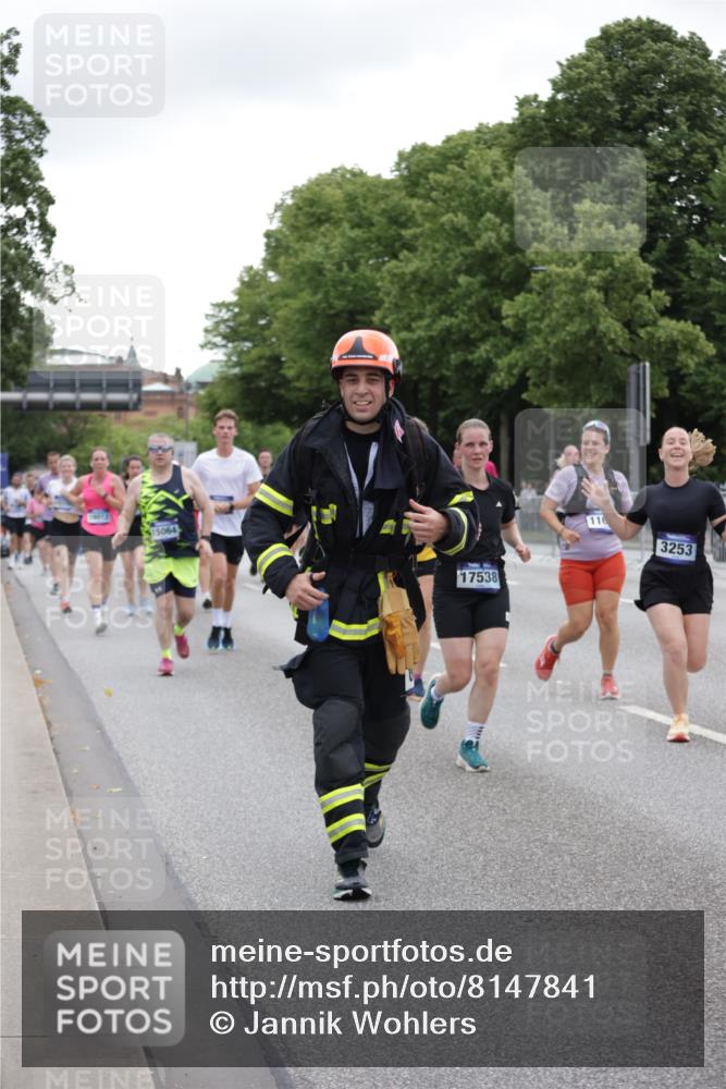 29.06.2025 - hella hamburg halbmarathon Jannik Wohlers http://msf.ph/oto/8147841 29.06.2025 10:48:39 Lombardsbrücke 2160, 2395, 2713, 2792, 3086, 3215, 3253, 4403, 5118, 5479, 5480, 5551, 6015, 6437, 6566, 6979, 7062, 9341, 9359, 10081, 10782, 10785, 11000, 11031, 11192, 11601, 11690, 11741, 11865, 12010, 12173, 12380, 12664, 12881, 12882, 13426, 13507, 13549, 14080, 14081, 14382, 14623, 15064, 15100, 15159, 15176, 15411, 15530, 15597, 15631, 15771, 16012, 16525, 16759, 17046, 17287, 17538, 17693, 18016, 18453 meine-sportfotos.de