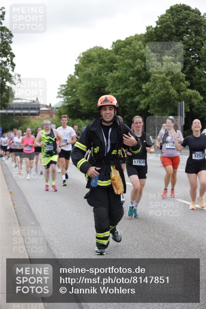 29.06.2025 - hella hamburg halbmarathon Jannik Wohlers http://msf.ph/oto/8147851 29.06.2025 10:48:39 Lombardsbrücke 2160, 2395, 2713, 2792, 3086, 3215, 3253, 4403, 5118, 5479, 5480, 5551, 6015, 6437, 6566, 6979, 7062, 9341, 9359, 10081, 10782, 10785, 11000, 11031, 11192, 11601, 11690, 11741, 11865, 12010, 12173, 12380, 12664, 12881, 12882, 13426, 13507, 13549, 14080, 14081, 14382, 14623, 15064, 15100, 15159, 15176, 15411, 15530, 15597, 15631, 15771, 16012, 16525, 16759, 17046, 17287, 17538, 17693, 18016, 18453 meine-sportfotos.de