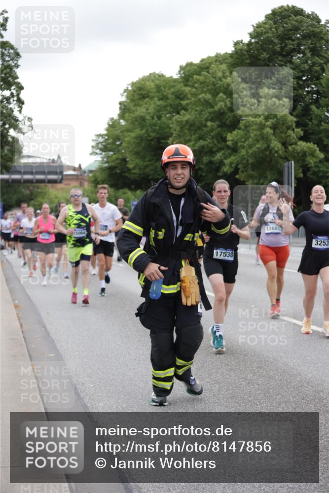 29.06.2025 - hella hamburg halbmarathon Jannik Wohlers http://msf.ph/oto/8147856 29.06.2025 10:48:40 Lombardsbrücke 2160, 2395, 2713, 2792, 3086, 3215, 3253, 4403, 5118, 5479, 5480, 5551, 6015, 6437, 6566, 6979, 7062, 9341, 9359, 10081, 10782, 10785, 11000, 11031, 11192, 11601, 11690, 11741, 11865, 12010, 12173, 12380, 12664, 12881, 12882, 13426, 13507, 13549, 13564, 13565, 14080, 14081, 14623, 15064, 15100, 15159, 15176, 15411, 15530, 15597, 15631, 15771, 16012, 16525, 16759, 17046, 17287, 17315, 17538, 17647, 17693, 18016, 18453 meine-sportfotos.de