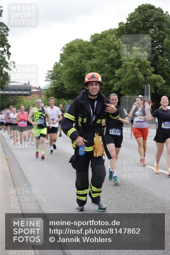 29.06.2025 - hella hamburg halbmarathon Jannik Wohlers http://msf.ph/oto/8147862 29.06.2025 10:48:40 Lombardsbrücke 2160, 2395, 2713, 2792, 3086, 3215, 3253, 4403, 5118, 5479, 5480, 5551, 6015, 6437, 6566, 6979, 7062, 9341, 9359, 10081, 10782, 10785, 11000, 11031, 11192, 11601, 11690, 11741, 11865, 12010, 12173, 12380, 12664, 12881, 12882, 13426, 13507, 13549, 13564, 13565, 14080, 14081, 14623, 15064, 15100, 15159, 15176, 15411, 15530, 15597, 15631, 15771, 16012, 16525, 16759, 17046, 17287, 17315, 17538, 17647, 17693, 18016, 18453 meine-sportfotos.de