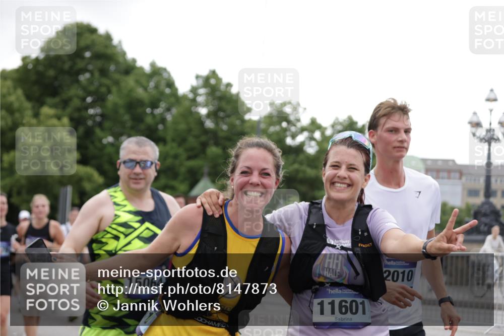 29.06.2025 - hella hamburg halbmarathon Jannik Wohlers http://msf.ph/oto/8147873 29.06.2025 10:48:44 Lombardsbrücke 2160, 2395, 2541, 2713, 2927, 3070, 3086, 3232, 3253, 4403, 4525, 4527, 5118, 5463, 5479, 5480, 5551, 6015, 6566, 6979, 7931, 7936, 8549, 9245, 9341, 9359, 10033, 10038, 10081, 10130, 10479, 10782, 10785, 11000, 11031, 11192, 11601, 11681, 11690, 11741, 11865, 12010, 12173, 12380, 12664, 12881, 12882, 13426, 13564, 13565, 14080, 14081, 14623, 15064, 15100, 15159, 15176, 15411, 15530, 15597, 15631, 15771, 16012, 16759, 17287, 17315, 17538, 17647, 17693, 18016, 18453 meine-sportfotos.de