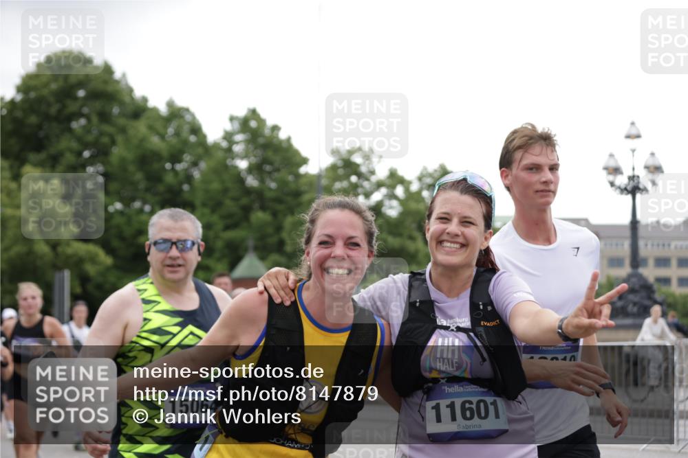 29.06.2025 - hella hamburg halbmarathon Jannik Wohlers http://msf.ph/oto/8147879 29.06.2025 10:48:44 Lombardsbrücke 2160, 2395, 2541, 2713, 2927, 3070, 3086, 3232, 3253, 4403, 4525, 4527, 5118, 5463, 5479, 5480, 5551, 6015, 6566, 6979, 7931, 7936, 8549, 9245, 9341, 9359, 10033, 10038, 10081, 10130, 10479, 10782, 10785, 11000, 11031, 11192, 11601, 11681, 11690, 11741, 11865, 12010, 12173, 12380, 12664, 12881, 12882, 13426, 13564, 13565, 14080, 14081, 14623, 15064, 15100, 15159, 15176, 15411, 15530, 15597, 15631, 15771, 16012, 16759, 17287, 17315, 17538, 17647, 17693, 18016, 18453 meine-sportfotos.de