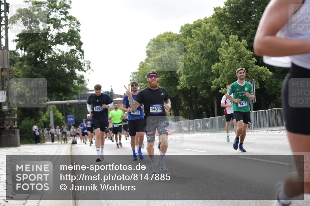 29.06.2025 - hella hamburg halbmarathon Jannik Wohlers http://msf.ph/oto/8147885 29.06.2025 10:11:46 Lombardsbrücke 1062, 1790, 2661, 3746, 5176, 6871, 7474, 9253, 9705, 11509, 11525, 11537, 11581, 13171, 14060, 14196, 14313, 14863, 15137, 16379, 16976, 18429, 18655 meine-sportfotos.de