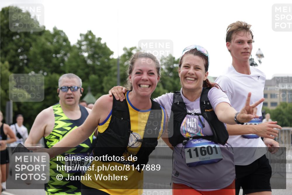 29.06.2025 - hella hamburg halbmarathon Jannik Wohlers http://msf.ph/oto/8147889 29.06.2025 10:48:44 Lombardsbrücke 2160, 2395, 2541, 2713, 2927, 3070, 3086, 3232, 3253, 4403, 4525, 4527, 5118, 5463, 5479, 5480, 5551, 6015, 6566, 6979, 7931, 7936, 8549, 9245, 9341, 9359, 10033, 10038, 10081, 10130, 10479, 10782, 10785, 11000, 11031, 11192, 11601, 11681, 11690, 11741, 11865, 12010, 12173, 12380, 12664, 12881, 12882, 13426, 13564, 13565, 14080, 14081, 14623, 15064, 15100, 15159, 15176, 15411, 15530, 15597, 15631, 15771, 16012, 16759, 17287, 17315, 17538, 17647, 17693, 18016, 18453 meine-sportfotos.de