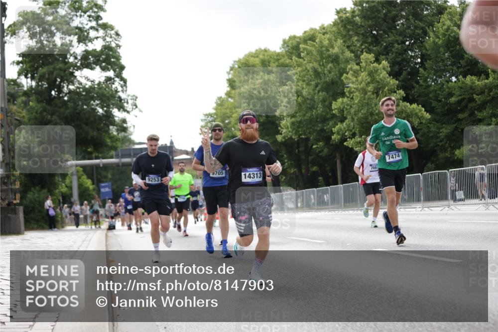 29.06.2025 - hella hamburg halbmarathon Jannik Wohlers http://msf.ph/oto/8147903 29.06.2025 10:11:46 Lombardsbrücke 1062, 1790, 2661, 3746, 5176, 6871, 7474, 9253, 9705, 11509, 11525, 11537, 11581, 13171, 14060, 14196, 14313, 14863, 15137, 16379, 16976, 18429, 18655 meine-sportfotos.de