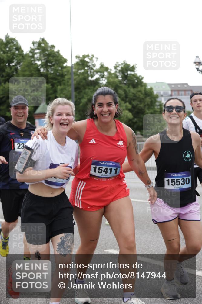 29.06.2025 - hella hamburg halbmarathon Jannik Wohlers http://msf.ph/oto/8147944 29.06.2025 10:48:47 Lombardsbrücke 1525, 2067, 2395, 2541, 2713, 2927, 3070, 3086, 3232, 3253, 4403, 4525, 4527, 4809, 5118, 5463, 5551, 6979, 6989, 7931, 7936, 8549, 9245, 9341, 9359, 10033, 10038, 10081, 10130, 10479, 10782, 10785, 11000, 11031, 11192, 11601, 11681, 11741, 11865, 12010, 12173, 12380, 12664, 12669, 12881, 12882, 13426, 13564, 13565, 14080, 14081, 14623, 15064, 15159, 15176, 15411, 15530, 15597, 15631, 15771, 16012, 16759, 17287, 17315, 17538, 17647, 17693, 18453 meine-sportfotos.de