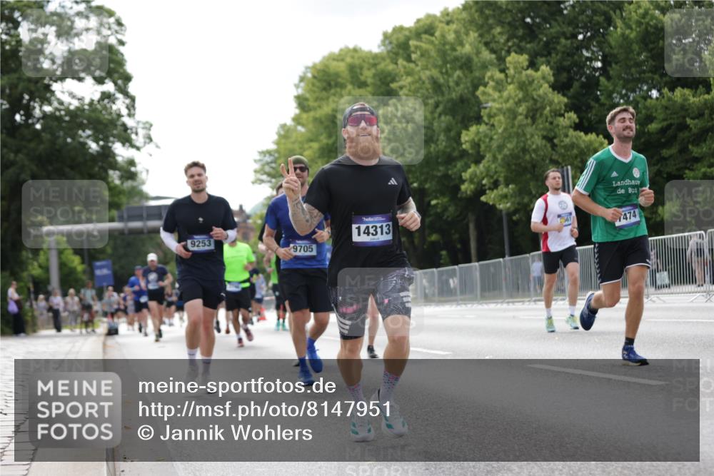 29.06.2025 - hella hamburg halbmarathon Jannik Wohlers http://msf.ph/oto/8147951 29.06.2025 10:11:46 Lombardsbrücke 1062, 1790, 2661, 3746, 5176, 6871, 7474, 9253, 9705, 11509, 11525, 11537, 11581, 13171, 14060, 14196, 14313, 14863, 15137, 16379, 16976, 18429, 18655 meine-sportfotos.de