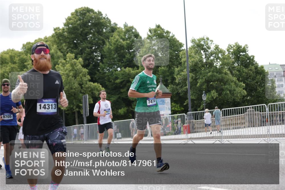 29.06.2025 - hella hamburg halbmarathon Jannik Wohlers http://msf.ph/oto/8147961 29.06.2025 10:11:47 Lombardsbrücke 1062, 1790, 2661, 3746, 5176, 6871, 7474, 9253, 9705, 11509, 11525, 11581, 13171, 14060, 14196, 14313, 14863, 15137, 16379, 16976, 18429, 18655 meine-sportfotos.de