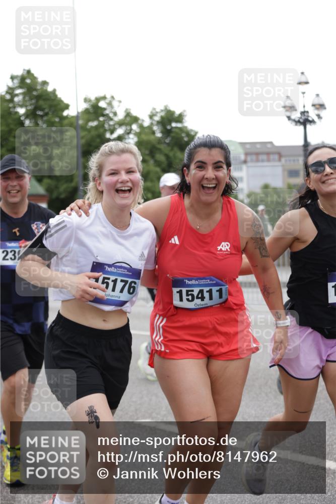 29.06.2025 - hella hamburg halbmarathon Jannik Wohlers http://msf.ph/oto/8147962 29.06.2025 10:48:47 Lombardsbrücke 1525, 2067, 2395, 2541, 2713, 2927, 3070, 3086, 3232, 3253, 4403, 4525, 4527, 4809, 5118, 5463, 5551, 6979, 6989, 7931, 7936, 8549, 9245, 9341, 9359, 10033, 10038, 10081, 10130, 10479, 10782, 10785, 11000, 11031, 11192, 11601, 11681, 11741, 11865, 12010, 12173, 12380, 12664, 12669, 12881, 12882, 13426, 13564, 13565, 14080, 14081, 14623, 15064, 15159, 15176, 15411, 15530, 15597, 15631, 15771, 16012, 16759, 17287, 17315, 17538, 17647, 17693, 18453 meine-sportfotos.de