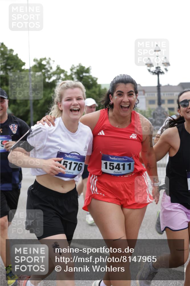 29.06.2025 - hella hamburg halbmarathon Jannik Wohlers http://msf.ph/oto/8147965 29.06.2025 10:48:47 Lombardsbrücke 1525, 2067, 2395, 2541, 2713, 2927, 3070, 3086, 3232, 3253, 4403, 4525, 4527, 4809, 5118, 5463, 5551, 6979, 6989, 7931, 7936, 8549, 9245, 9341, 9359, 10033, 10038, 10081, 10130, 10479, 10782, 10785, 11000, 11031, 11192, 11601, 11681, 11741, 11865, 12010, 12173, 12380, 12664, 12669, 12881, 12882, 13426, 13564, 13565, 14080, 14081, 14623, 15064, 15159, 15176, 15411, 15530, 15597, 15631, 15771, 16012, 16759, 17287, 17315, 17538, 17647, 17693, 18453 meine-sportfotos.de