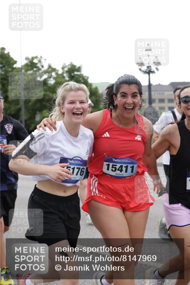 29.06.2025 - hella hamburg halbmarathon Jannik Wohlers http://msf.ph/oto/8147969 29.06.2025 10:48:48 Lombardsbrücke 1525, 2067, 2395, 2527, 2541, 2713, 2927, 3070, 3086, 3232, 3253, 4403, 4525, 4527, 4589, 4809, 5118, 5463, 5551, 6979, 6989, 7931, 7936, 8549, 9245, 9341, 9359, 10033, 10038, 10081, 10130, 10479, 10782, 10785, 11031, 11192, 11601, 11681, 11741, 12010, 12380, 12664, 12669, 13426, 13564, 13565, 14080, 14081, 14623, 15057, 15064, 15159, 15176, 15411, 15530, 15597, 15631, 16012, 16759, 17287, 17315, 17538, 17647, 17964, 18453 meine-sportfotos.de