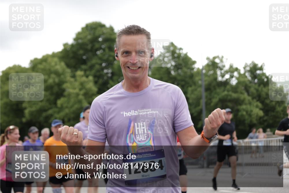 29.06.2025 - hella hamburg halbmarathon Jannik Wohlers http://msf.ph/oto/8147976 29.06.2025 10:48:50 Lombardsbrücke 1525, 2067, 2395, 2527, 2541, 2713, 2927, 3070, 3086, 3232, 3253, 4403, 4525, 4527, 4589, 4809, 5106, 5118, 5463, 6979, 6989, 7301, 7931, 7936, 8549, 9245, 9341, 9359, 10033, 10038, 10130, 10333, 10479, 10782, 10785, 11031, 11192, 11601, 11681, 11741, 12010, 12380, 12664, 12669, 13564, 13565, 14080, 14081, 15057, 15064, 15176, 15411, 15530, 15597, 15631, 16012, 16759, 17287, 17315, 17647, 17964, 18453, 18470 meine-sportfotos.de