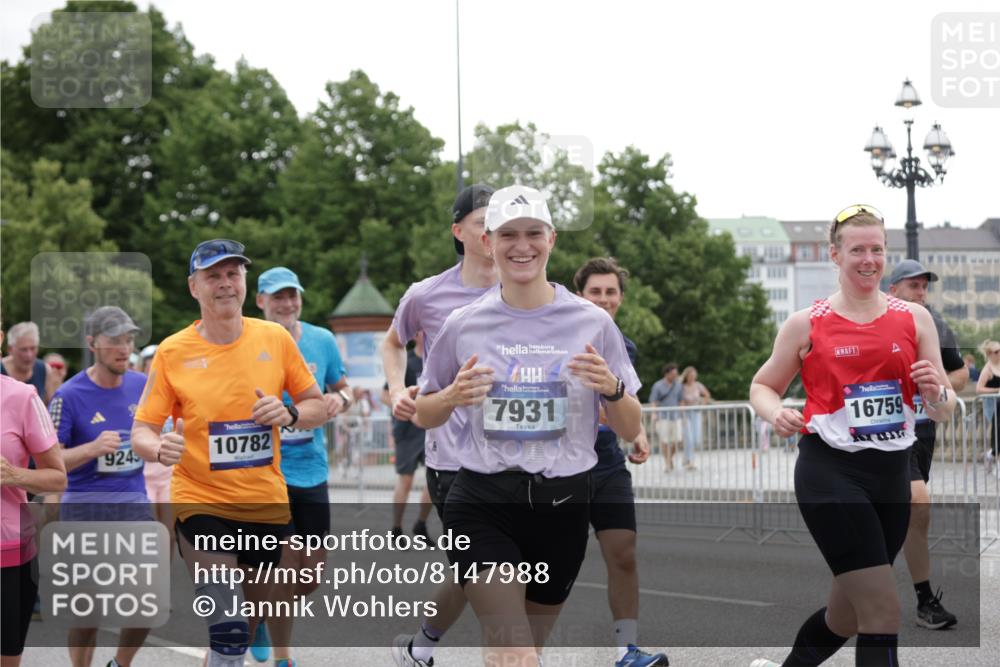 29.06.2025 - hella hamburg halbmarathon Jannik Wohlers http://msf.ph/oto/8147988 29.06.2025 10:48:52 Lombardsbrücke 1525, 2067, 2395, 2527, 2541, 2713, 2927, 3070, 3086, 3232, 4403, 4525, 4527, 4589, 4769, 4809, 5106, 5118, 5463, 6979, 6989, 7301, 7931, 7936, 8549, 9245, 9341, 9359, 10033, 10038, 10130, 10333, 10479, 10782, 10785, 11031, 11192, 11681, 11741, 12010, 12380, 12664, 12669, 13564, 13565, 14080, 14081, 15057, 15064, 15176, 15411, 15530, 16012, 16436, 16759, 17085, 17089, 17287, 17315, 17647, 17964, 18453, 18470 meine-sportfotos.de