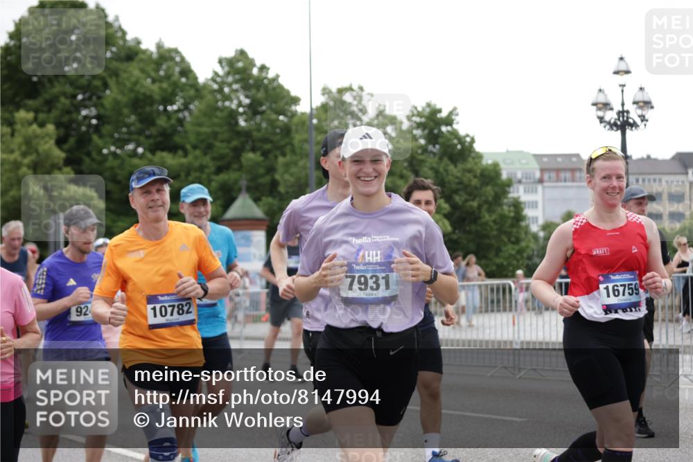 29.06.2025 - hella hamburg halbmarathon Jannik Wohlers http://msf.ph/oto/8147994 29.06.2025 10:48:52 Lombardsbrücke 1525, 2067, 2395, 2527, 2541, 2713, 2927, 3070, 3086, 3232, 4403, 4525, 4527, 4589, 4769, 4809, 5106, 5118, 5463, 6979, 6989, 7301, 7931, 7936, 8549, 9245, 9341, 9359, 10033, 10038, 10130, 10333, 10479, 10782, 10785, 11031, 11192, 11681, 11741, 12010, 12380, 12664, 12669, 13564, 13565, 14080, 14081, 15057, 15064, 15176, 15411, 15530, 16012, 16436, 16759, 17085, 17089, 17287, 17315, 17647, 17964, 18453, 18470 meine-sportfotos.de