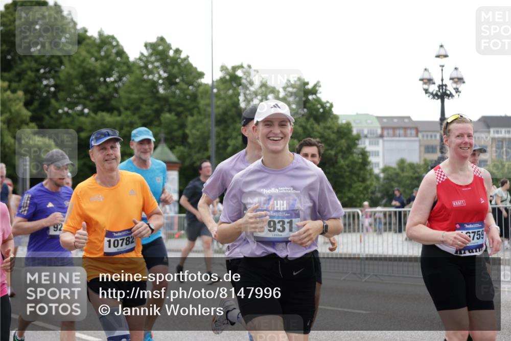 29.06.2025 - hella hamburg halbmarathon Jannik Wohlers http://msf.ph/oto/8147996 29.06.2025 10:48:52 Lombardsbrücke 1525, 2067, 2395, 2527, 2541, 2713, 2927, 3070, 3086, 3232, 4403, 4525, 4527, 4589, 4769, 4809, 5106, 5118, 5463, 6979, 6989, 7301, 7931, 7936, 8549, 9245, 9341, 9359, 10033, 10038, 10130, 10333, 10479, 10782, 10785, 11031, 11192, 11681, 11741, 12010, 12380, 12664, 12669, 13564, 13565, 14080, 14081, 15057, 15064, 15176, 15411, 15530, 16012, 16436, 16759, 17085, 17089, 17287, 17315, 17647, 17964, 18453, 18470 meine-sportfotos.de