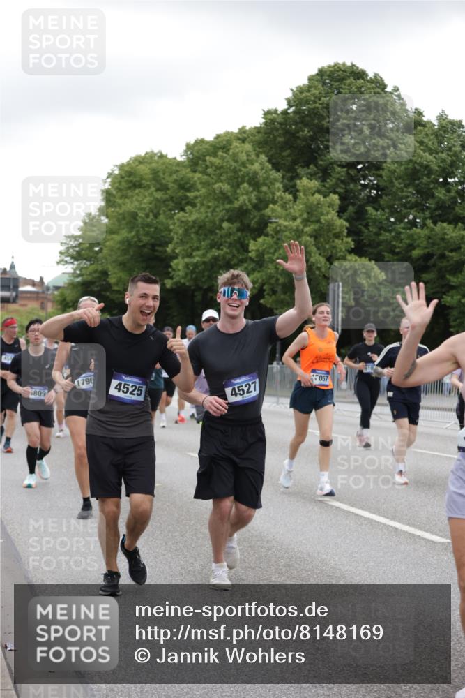 29.06.2025 - hella hamburg halbmarathon Jannik Wohlers http://msf.ph/oto/8148169 29.06.2025 10:48:56 Lombardsbrücke 1525, 1625, 2067, 2395, 2527, 2541, 2713, 2927, 3070, 3183, 3232, 3383, 3943, 4403, 4525, 4527, 4589, 4769, 4809, 5106, 5118, 5463, 6979, 6989, 7301, 7650, 7931, 7936, 8549, 9245, 9261, 10033, 10038, 10130, 10333, 10479, 10782, 10785, 11031, 11558, 11681, 12010, 12664, 12669, 13564, 13565, 14080, 14081, 14389, 14390, 15057, 16436, 16759, 17085, 17089, 17287, 17315, 17647, 17964, 18453, 18470 meine-sportfotos.de