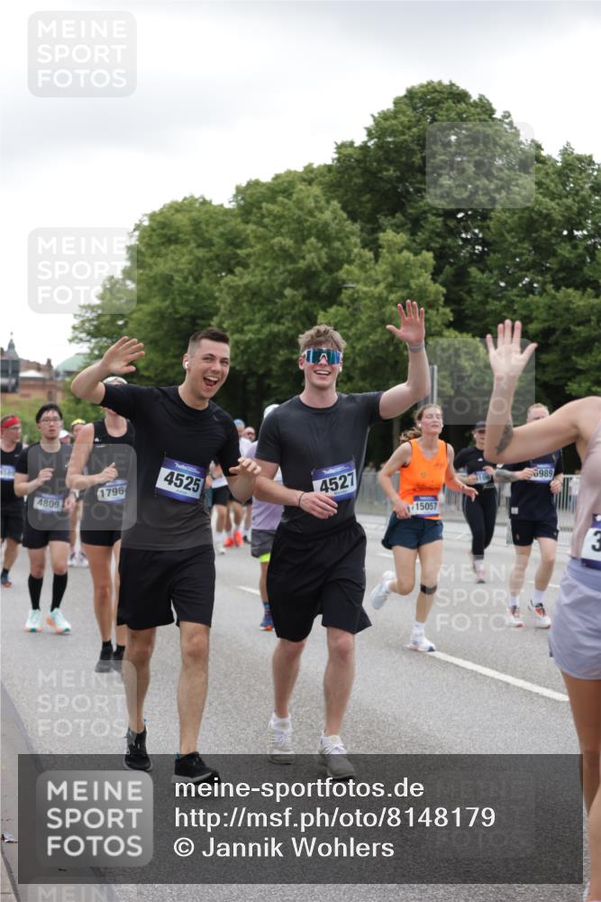 29.06.2025 - hella hamburg halbmarathon Jannik Wohlers http://msf.ph/oto/8148179 29.06.2025 10:48:56 Lombardsbrücke 1525, 1625, 2067, 2395, 2527, 2541, 2713, 2927, 3070, 3183, 3232, 3383, 3943, 4403, 4525, 4527, 4589, 4769, 4809, 5106, 5118, 5463, 6979, 6989, 7301, 7650, 7931, 7936, 8549, 9245, 9261, 10033, 10038, 10130, 10333, 10479, 10782, 10785, 11031, 11558, 11681, 12010, 12664, 12669, 13564, 13565, 14080, 14081, 14389, 14390, 15057, 16436, 16759, 17085, 17089, 17287, 17315, 17647, 17964, 18453, 18470 meine-sportfotos.de