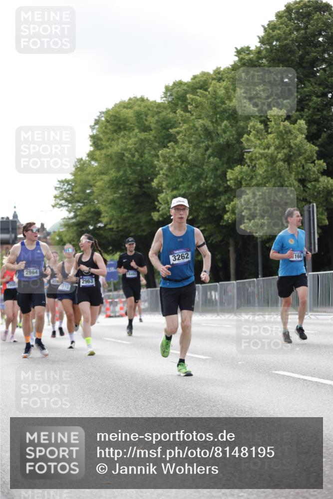 29.06.2025 - hella hamburg halbmarathon Jannik Wohlers http://msf.ph/oto/8148195 29.06.2025 10:12:02 Lombardsbrücke 1610, 1785, 1850, 2661, 2963, 2964, 3182, 3248, 3262, 3746, 4453, 4499, 4554, 5166, 5176, 5597, 5598, 6822, 6871, 6966, 7014, 9254, 9405, 10581, 10685, 11509, 14863, 14868, 16379, 16473, 18493 meine-sportfotos.de
