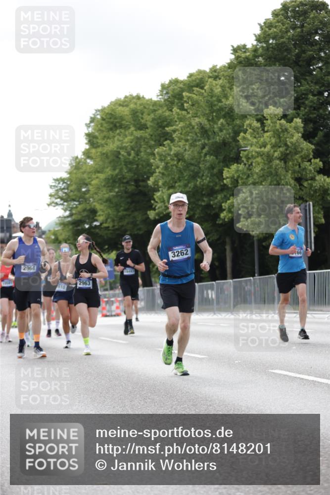 29.06.2025 - hella hamburg halbmarathon Jannik Wohlers http://msf.ph/oto/8148201 29.06.2025 10:12:02 Lombardsbrücke 1610, 1785, 1850, 2661, 2963, 2964, 3182, 3248, 3262, 3746, 4453, 4499, 4554, 5166, 5176, 5597, 5598, 6822, 6871, 6966, 7014, 9254, 9405, 10581, 10685, 11509, 14863, 14868, 16379, 16473, 18493 meine-sportfotos.de