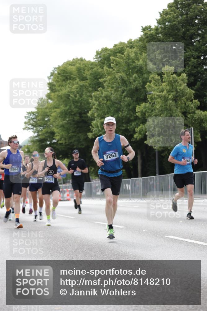 29.06.2025 - hella hamburg halbmarathon Jannik Wohlers http://msf.ph/oto/8148210 29.06.2025 10:12:02 Lombardsbrücke 1610, 1785, 1850, 2661, 2963, 2964, 3182, 3248, 3262, 3746, 4453, 4499, 4554, 5166, 5176, 5597, 5598, 6822, 6871, 6966, 7014, 9254, 9405, 10581, 10685, 11509, 14863, 14868, 16379, 16473, 18493 meine-sportfotos.de