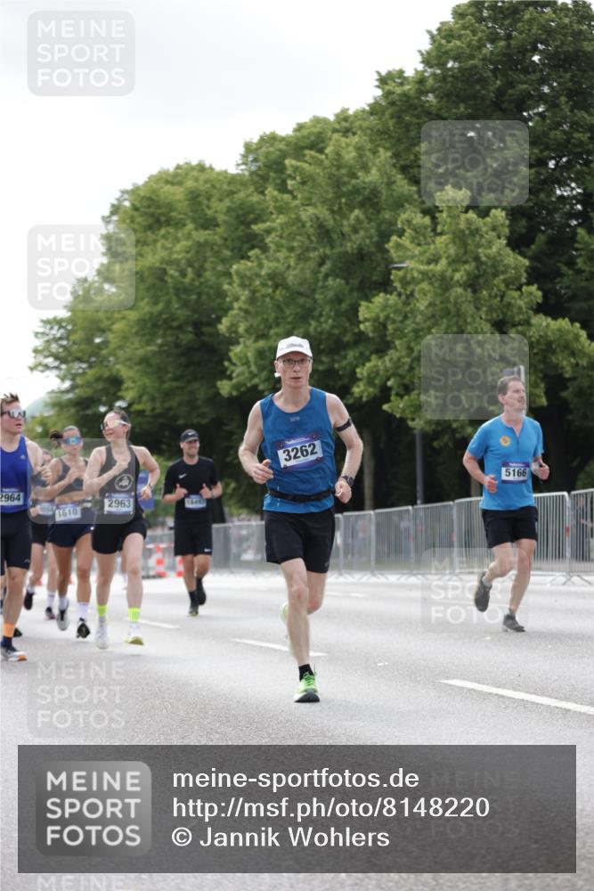 29.06.2025 - hella hamburg halbmarathon Jannik Wohlers http://msf.ph/oto/8148220 29.06.2025 10:12:02 Lombardsbrücke 1610, 1785, 1850, 2661, 2963, 2964, 3182, 3248, 3262, 3746, 4453, 4499, 4554, 5166, 5176, 5597, 5598, 6822, 6871, 6966, 7014, 9254, 9405, 10581, 10685, 11509, 14863, 14868, 16379, 16473, 18493 meine-sportfotos.de