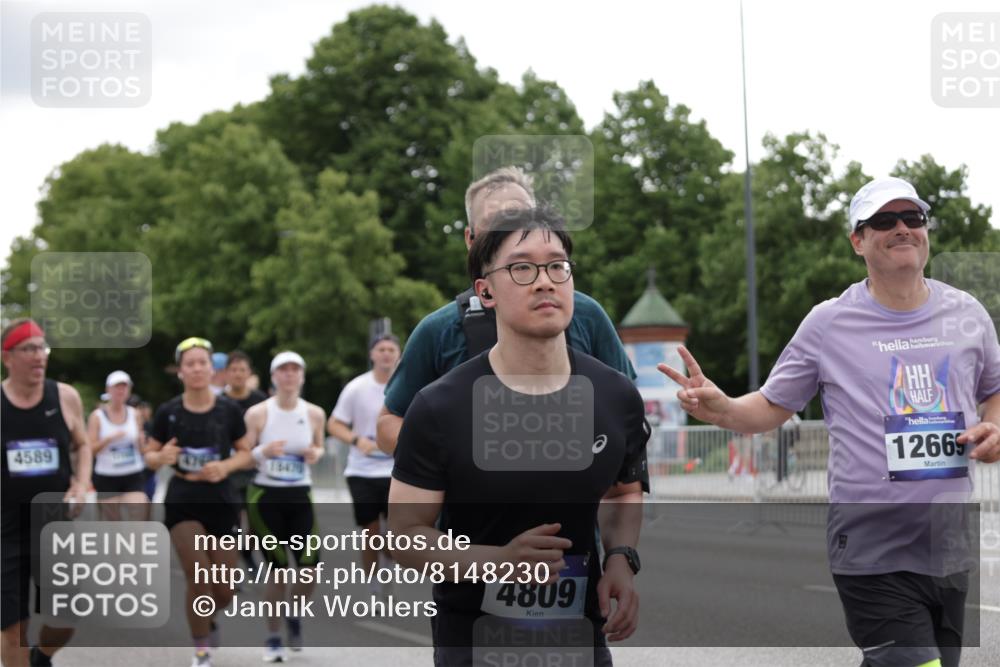 29.06.2025 - hella hamburg halbmarathon Jannik Wohlers http://msf.ph/oto/8148230 29.06.2025 10:49:01 Lombardsbrücke 1525, 1625, 1805, 2067, 2527, 2541, 2668, 2927, 3070, 3183, 3232, 3383, 3943, 4525, 4527, 4589, 4769, 4809, 5106, 5463, 6191, 6989, 7301, 7650, 7931, 7936, 8549, 9245, 9261, 10033, 10038, 10130, 10333, 10479, 11558, 11631, 11681, 12669, 13564, 13565, 14389, 14390, 15057, 15412, 16436, 16944, 17085, 17089, 17315, 17647, 17964, 18470, 18586, 19247 meine-sportfotos.de
