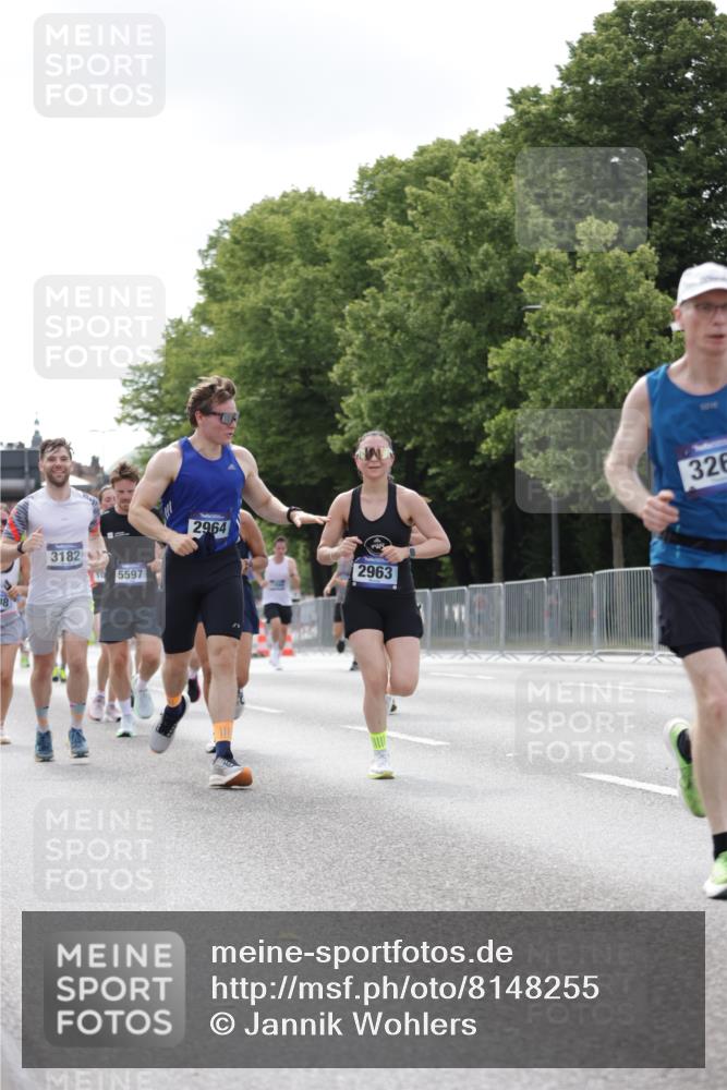 29.06.2025 - hella hamburg halbmarathon Jannik Wohlers http://msf.ph/oto/8148255 29.06.2025 10:12:03 Lombardsbrücke 1610, 1785, 1850, 2661, 2963, 2964, 3182, 3248, 3262, 3746, 4453, 4499, 4554, 5166, 5176, 5597, 5598, 6822, 6871, 6966, 7014, 9254, 9405, 10581, 10685, 11509, 14863, 14868, 15369, 16379, 16473, 18493 meine-sportfotos.de